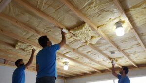 عزل الأسقف بالفوم في مبنى تجاري بالكويت