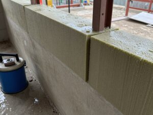 فوم عازل للرطوبة يحمي المباني من تسرب المياه