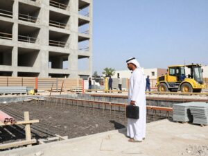 مقاول بناء الفروانية يعمل في موقع بناء