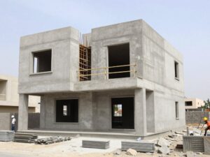 مقاول بناء المسايل ينفذ هيكل منزل جديد